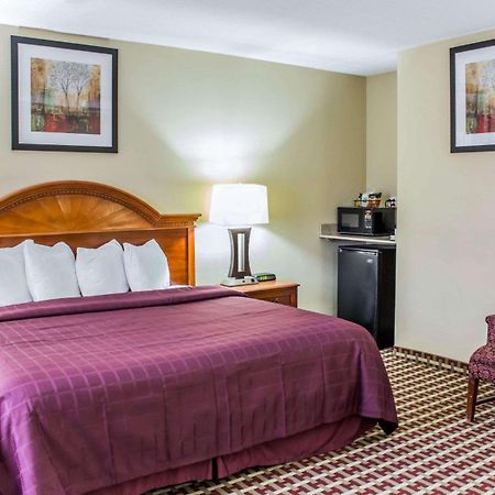 Quality Inn & Suites Фейетвилл Экстерьер фото