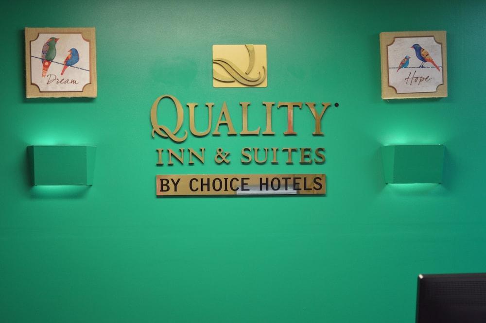 Quality Inn & Suites Фейетвилл Экстерьер фото