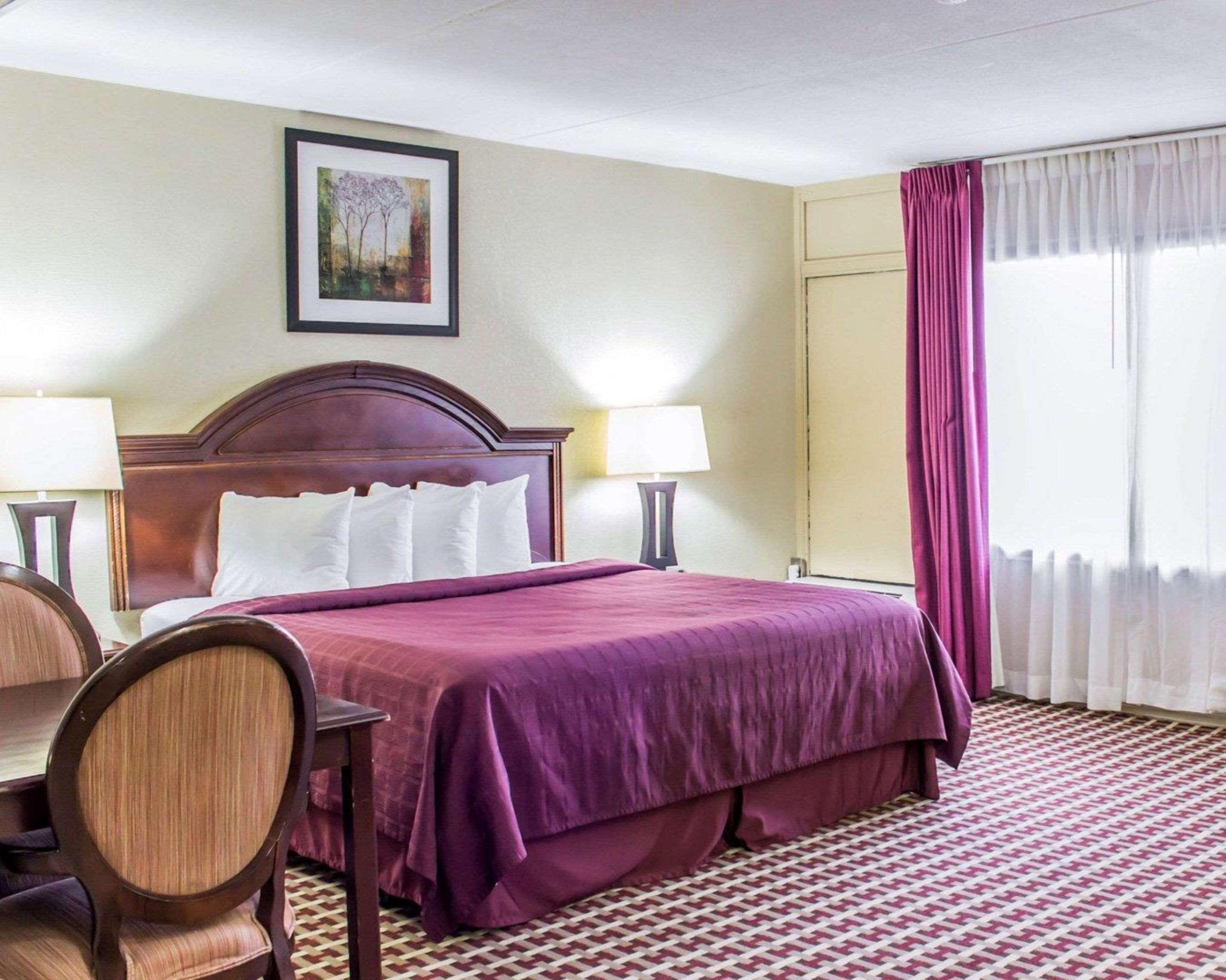 Quality Inn & Suites Фейетвилл Экстерьер фото