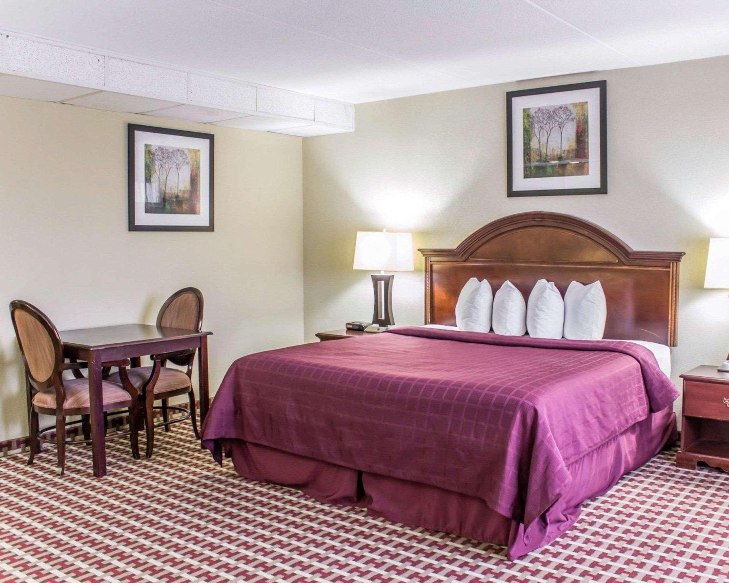 Quality Inn & Suites Фейетвилл Экстерьер фото