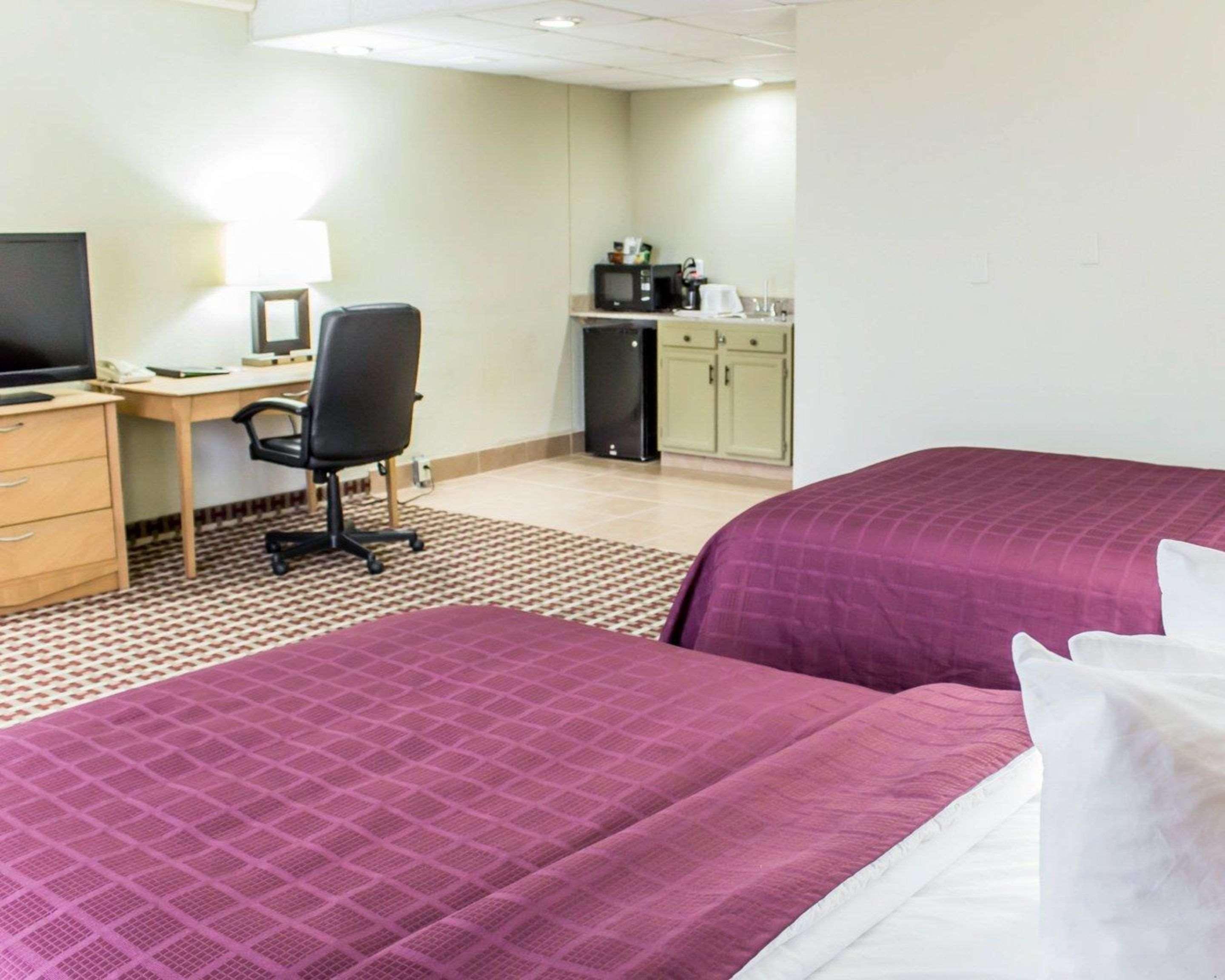 Quality Inn & Suites Фейетвилл Экстерьер фото