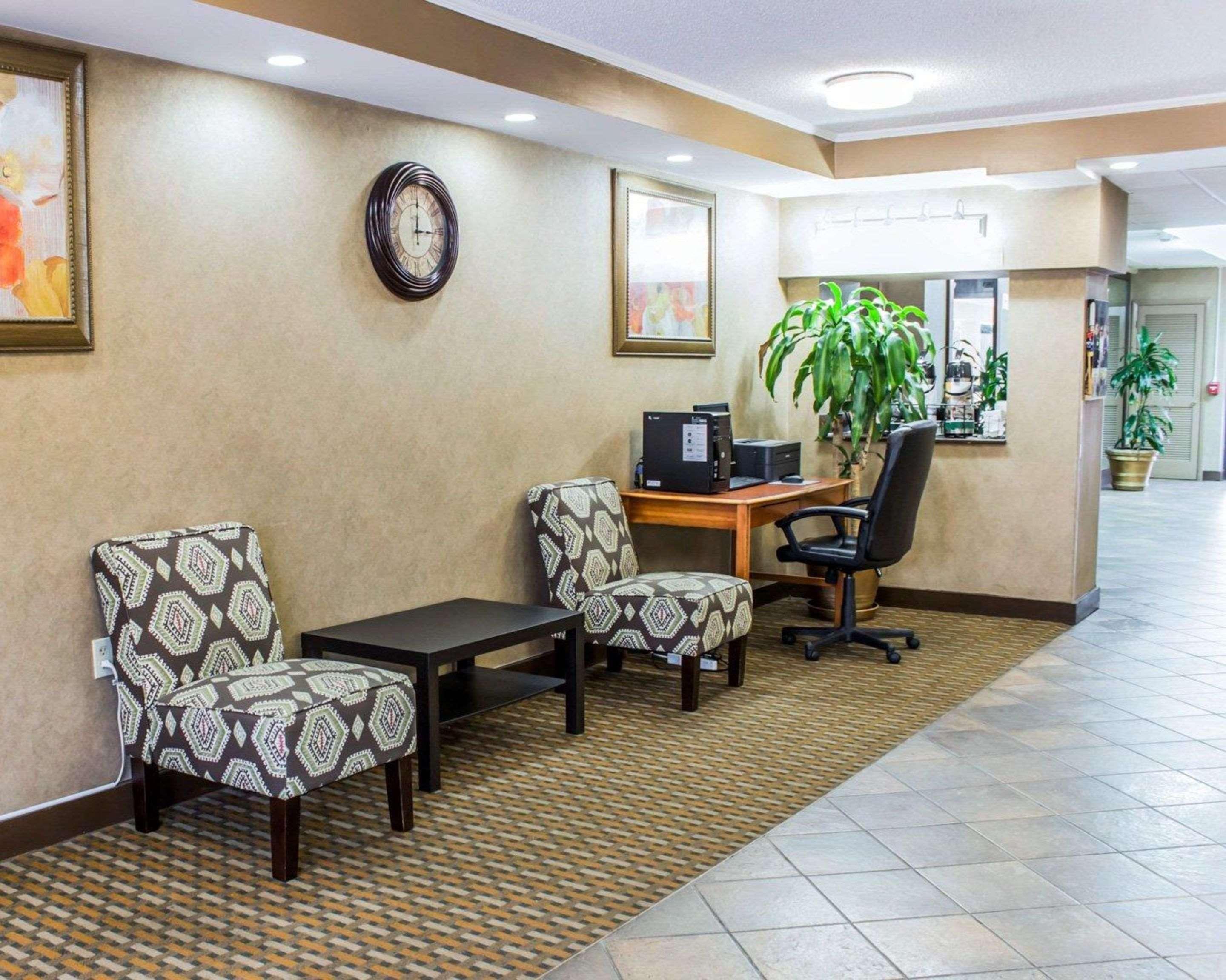 Quality Inn & Suites Фейетвилл Экстерьер фото
