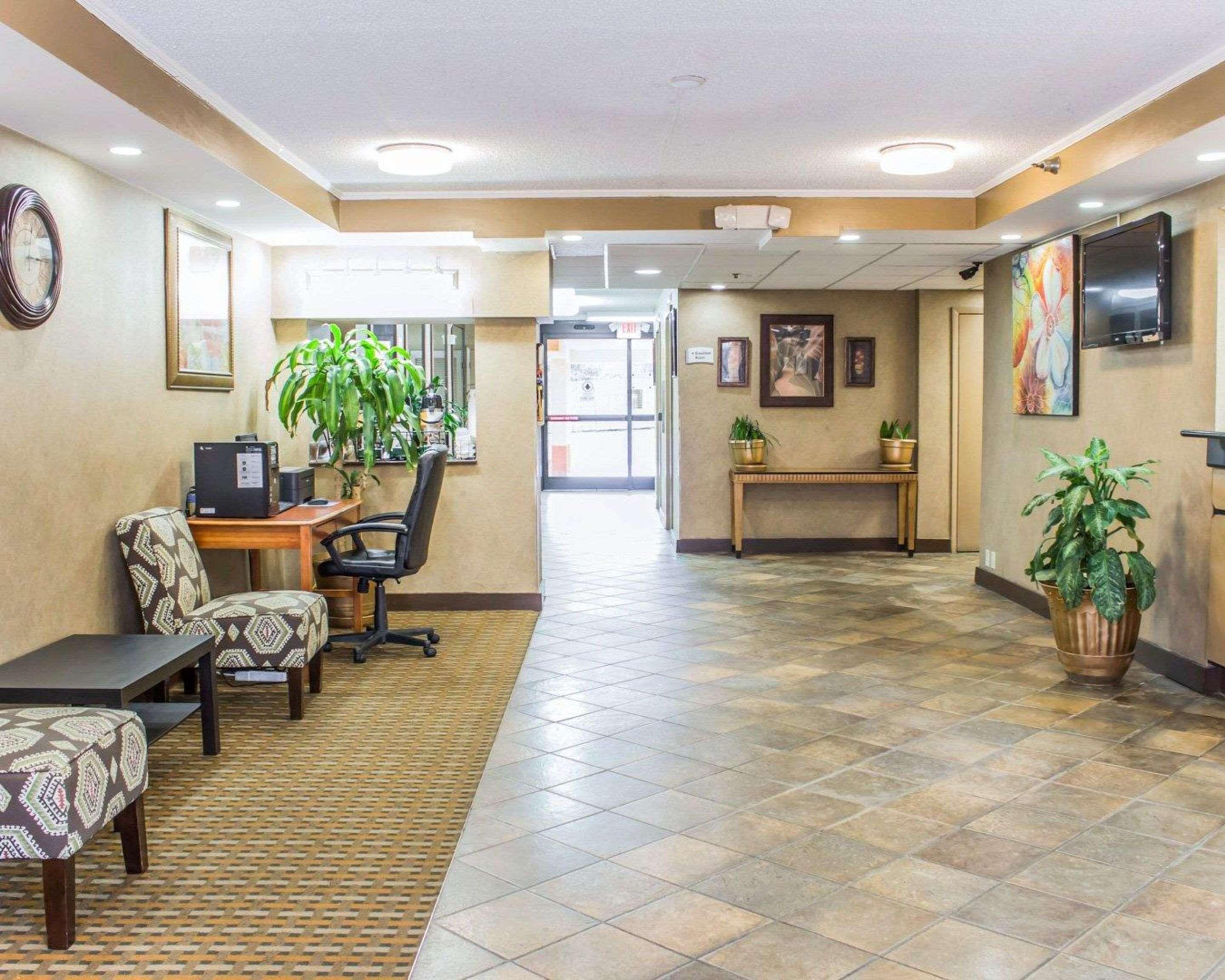 Quality Inn & Suites Фейетвилл Экстерьер фото