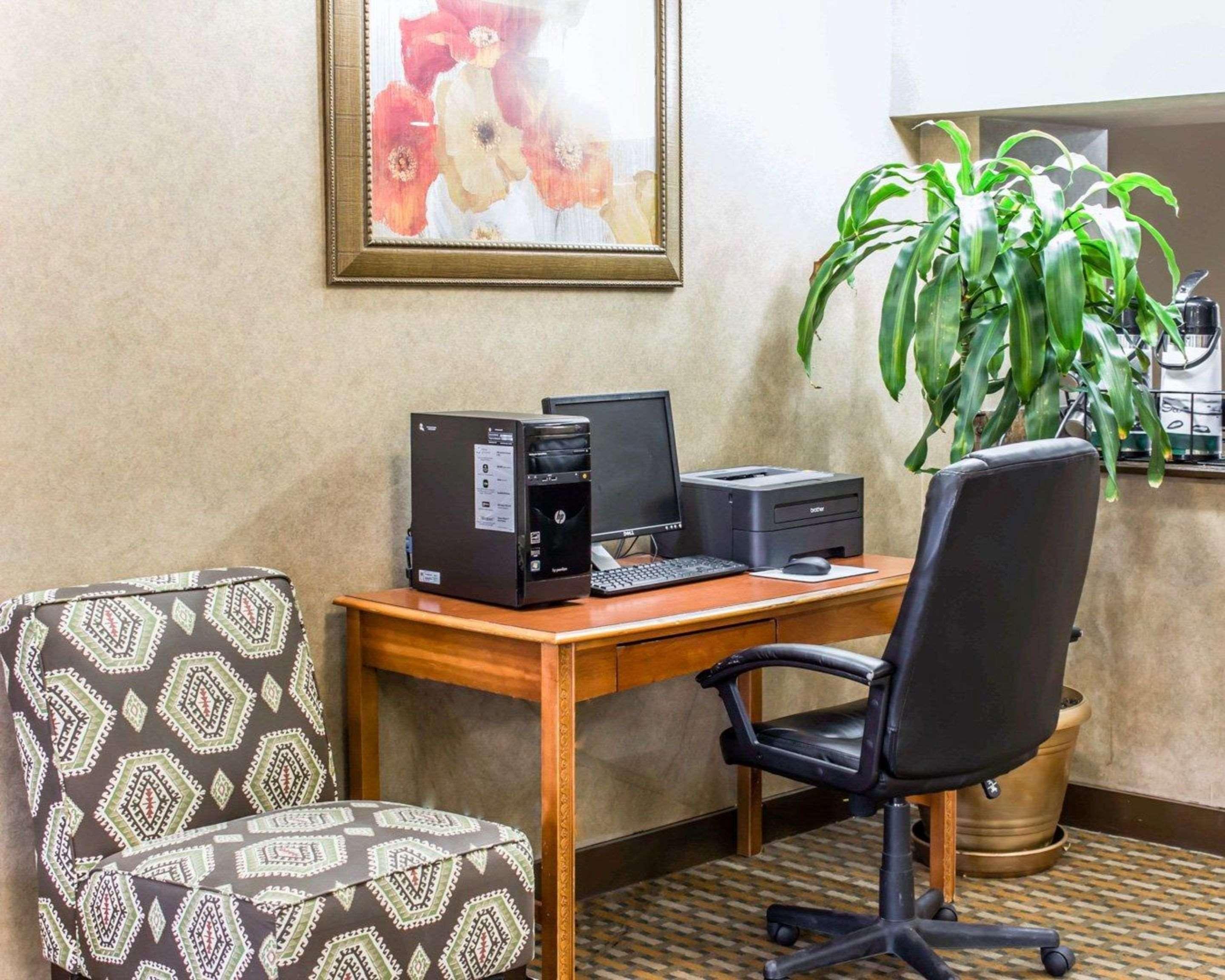 Quality Inn & Suites Фейетвилл Экстерьер фото
