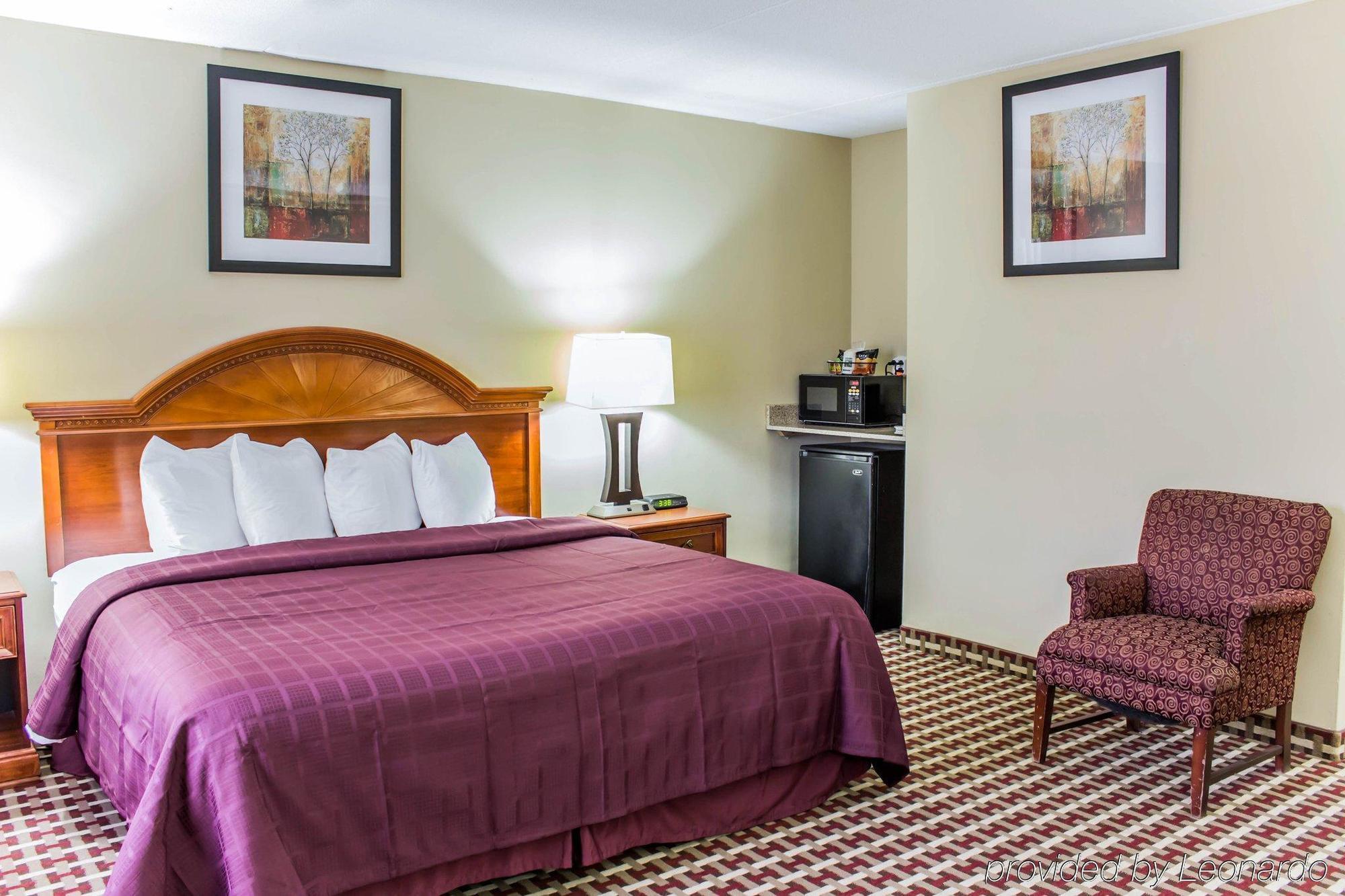 Quality Inn & Suites Фейетвилл Экстерьер фото