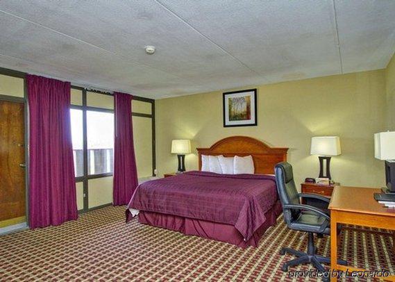 Quality Inn & Suites Фейетвилл Экстерьер фото