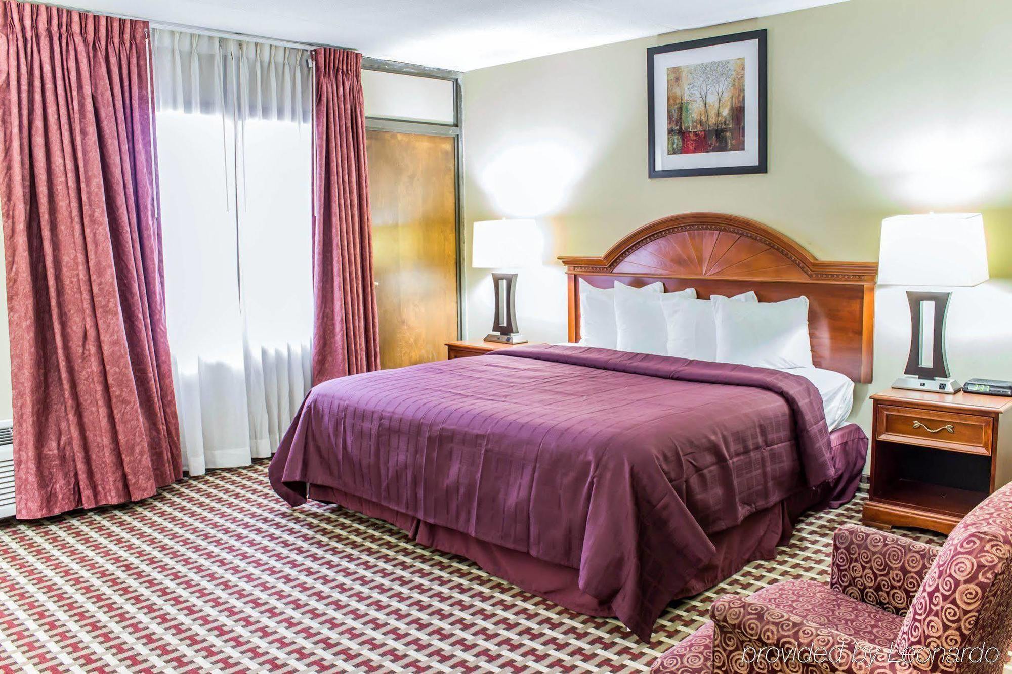 Quality Inn & Suites Фейетвилл Экстерьер фото