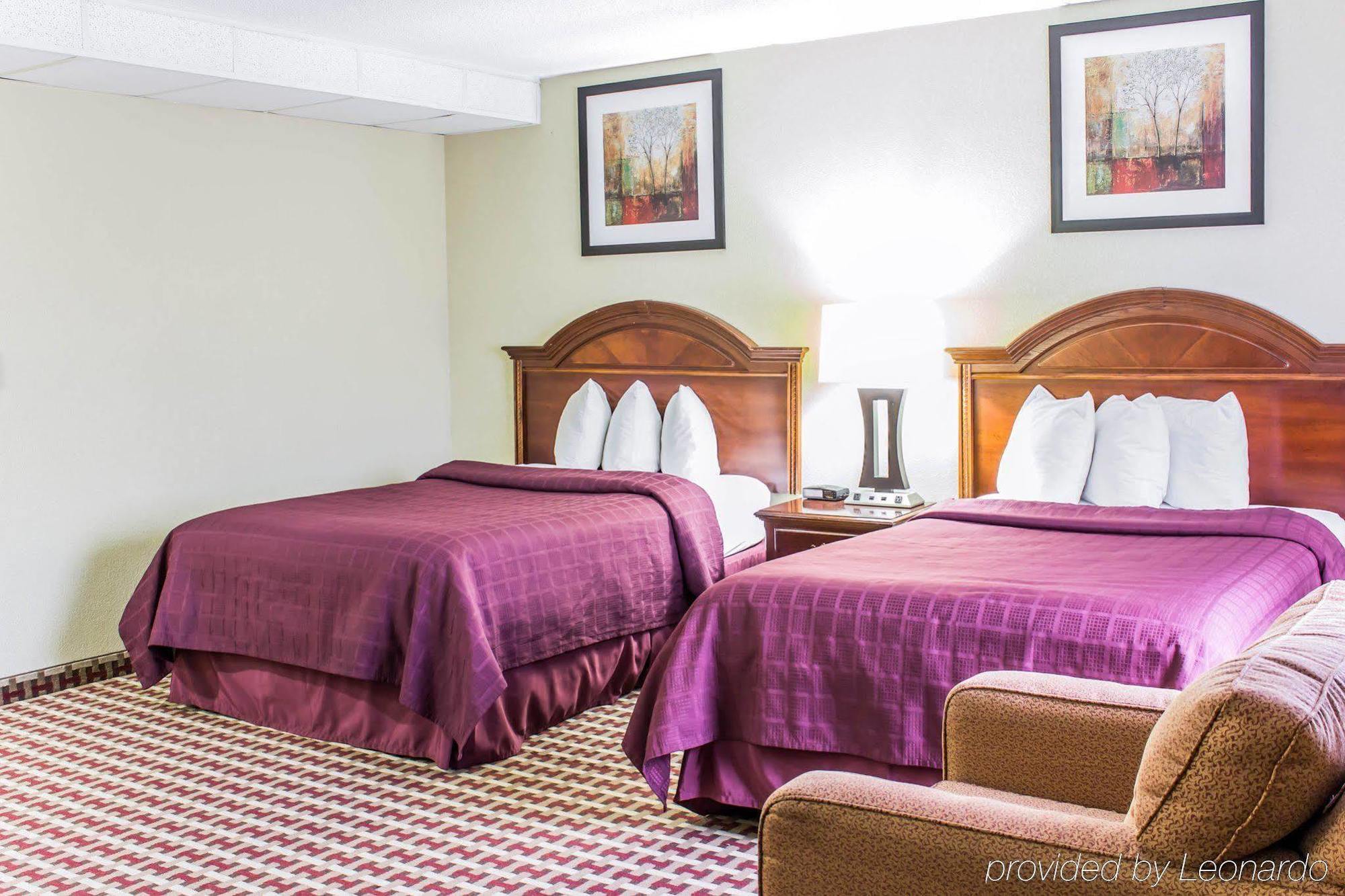 Quality Inn & Suites Фейетвилл Экстерьер фото