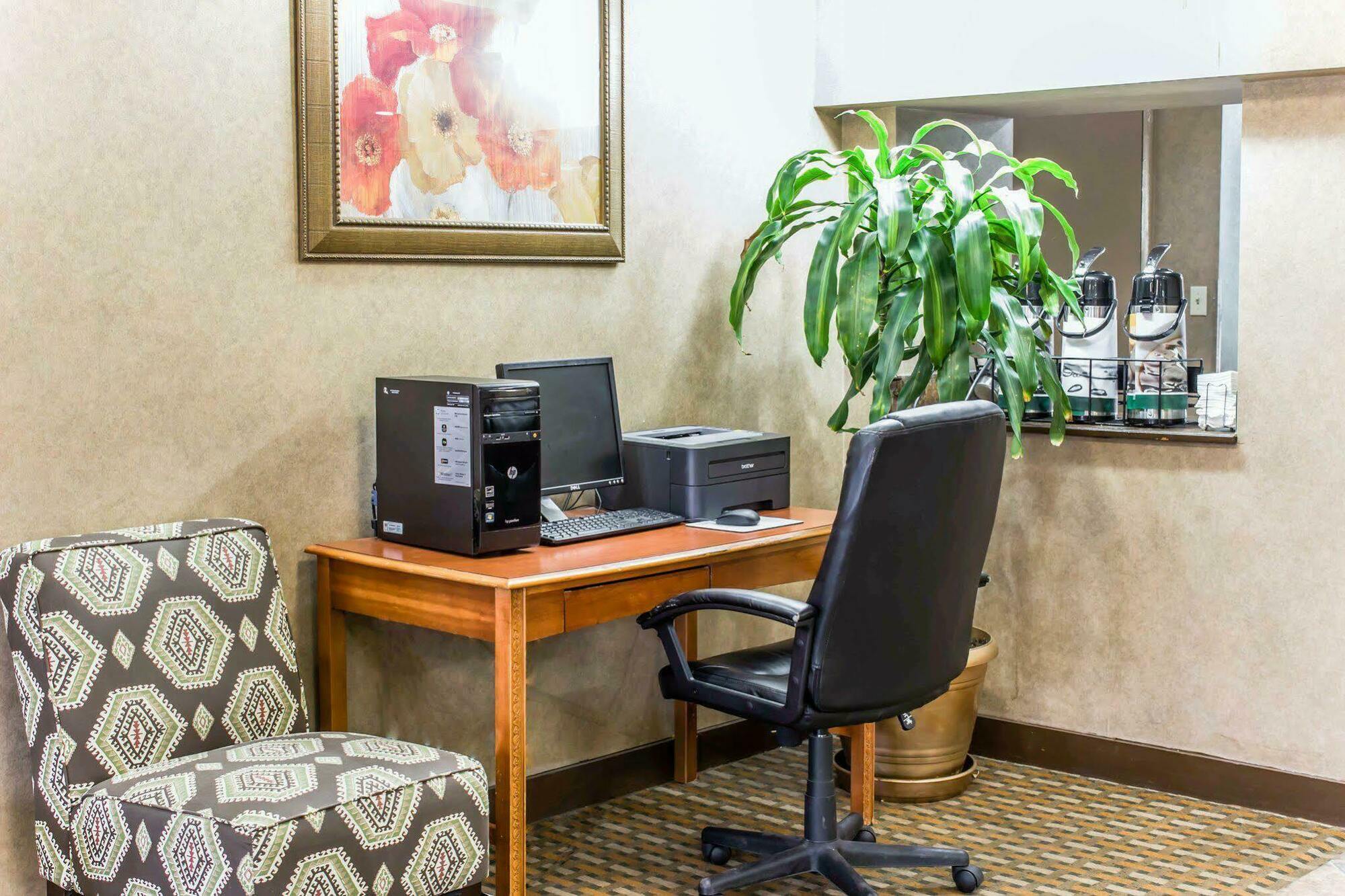 Quality Inn & Suites Фейетвилл Экстерьер фото